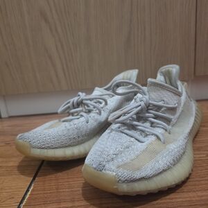 Yeezy Boost 350 V2 Beige/Glow Sneakers
